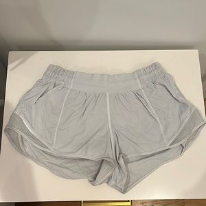 Lululemon used white hotty hot shorts size 6.